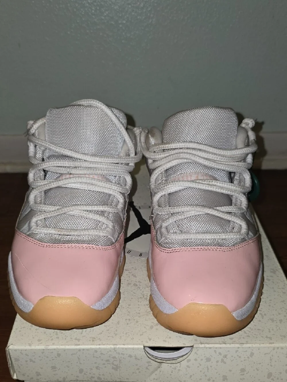 Jordan Concor 11  Low-Top Sneakers - White & Pink